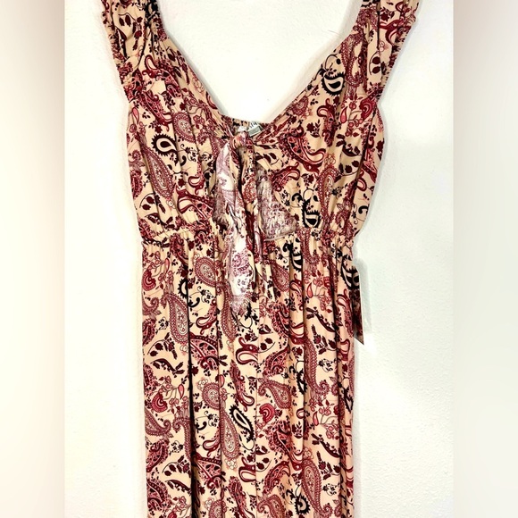 🆕 Justify Pink & Tan Patterned Dress with Front Tie Peak-a-boo - Picture 5 of 15